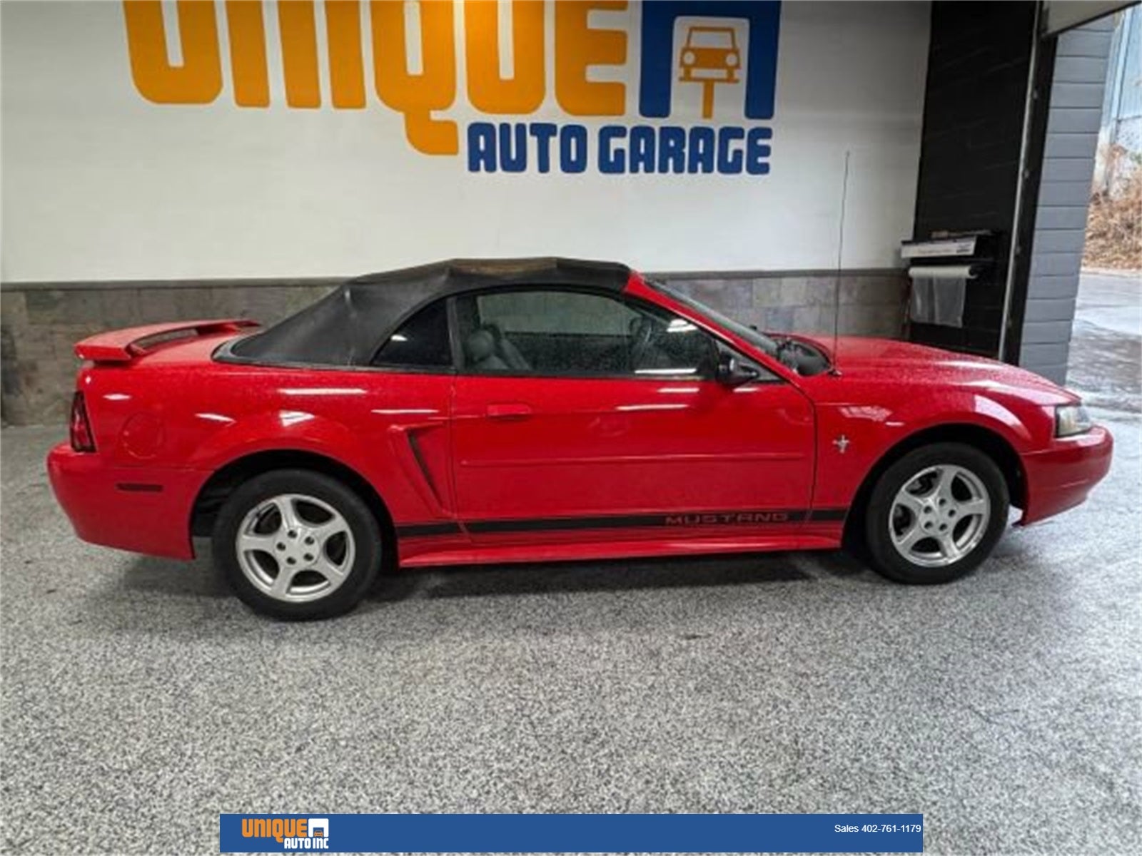 2002 Ford Mustang V6 Deluxe