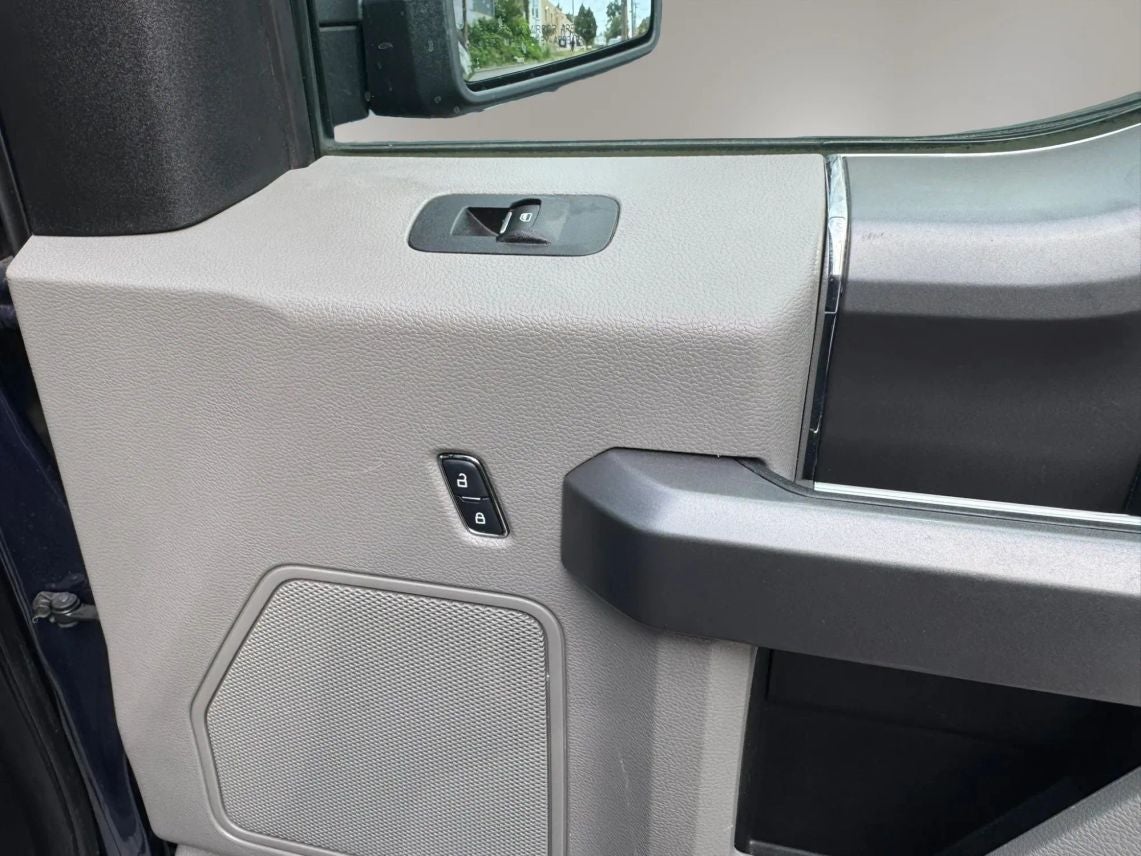 2017 Ford F150 SuperCrew Cab XLT Pickup 4D 5 1/2 ft