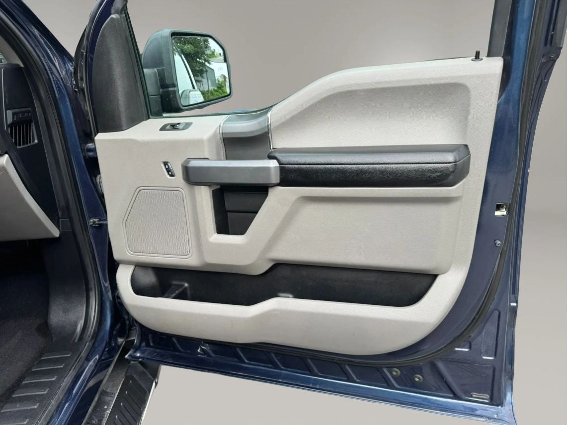 2017 Ford F150 SuperCrew Cab XLT Pickup 4D 5 1/2 ft