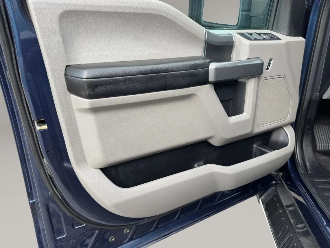 2017 Ford F150 SuperCrew Cab XLT Pickup 4D 5 1/2 ft