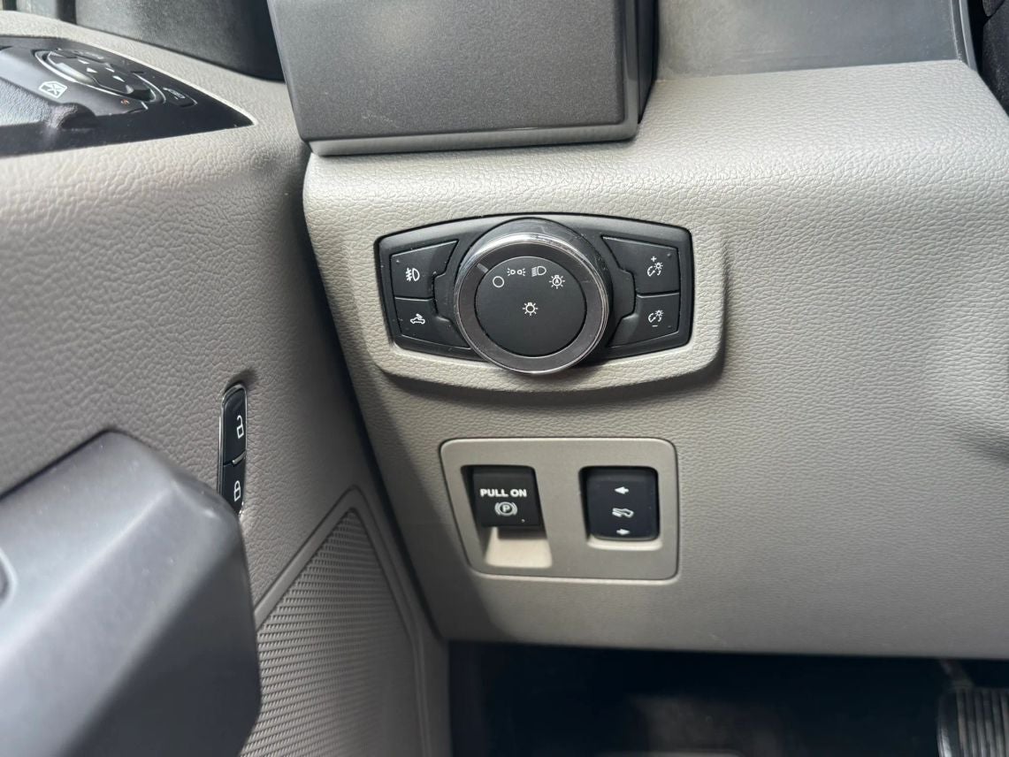 2017 Ford F150 SuperCrew Cab XLT Pickup 4D 5 1/2 ft