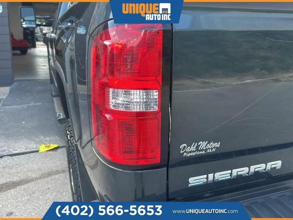 2018 GMC Sierra 2500 HD Crew Cab Denali Pickup 4D 6 1/2 ft