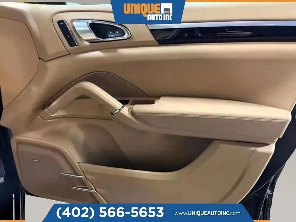 2017 Porsche Cayenne S E-Hybrid Sport Utility 4D